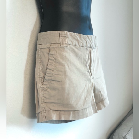 Vintage J. Crew 3” Khaki Cotton Favorite Fit Shorts Size 2 - Picture 2 of 5